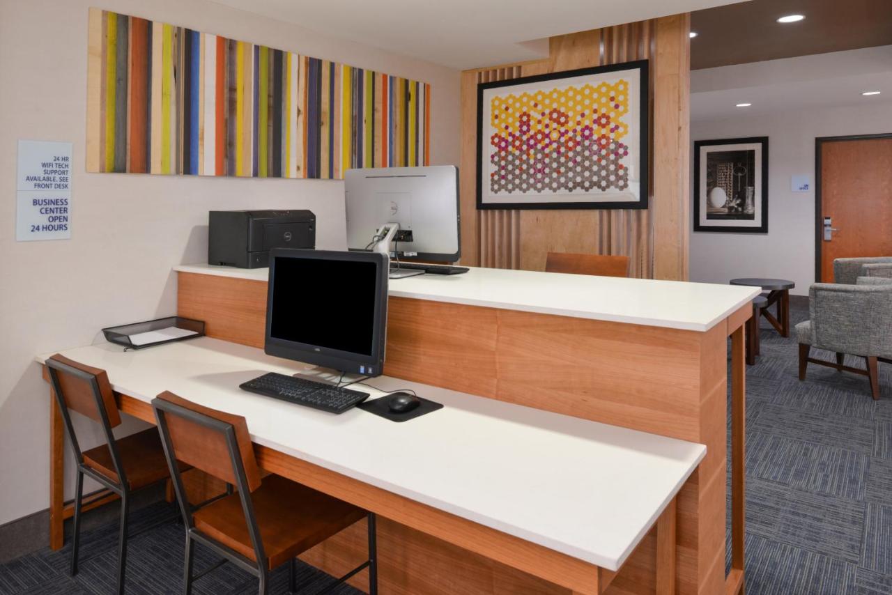 | Holiday Inn Express Mineral Wells, an IHG Hotel
