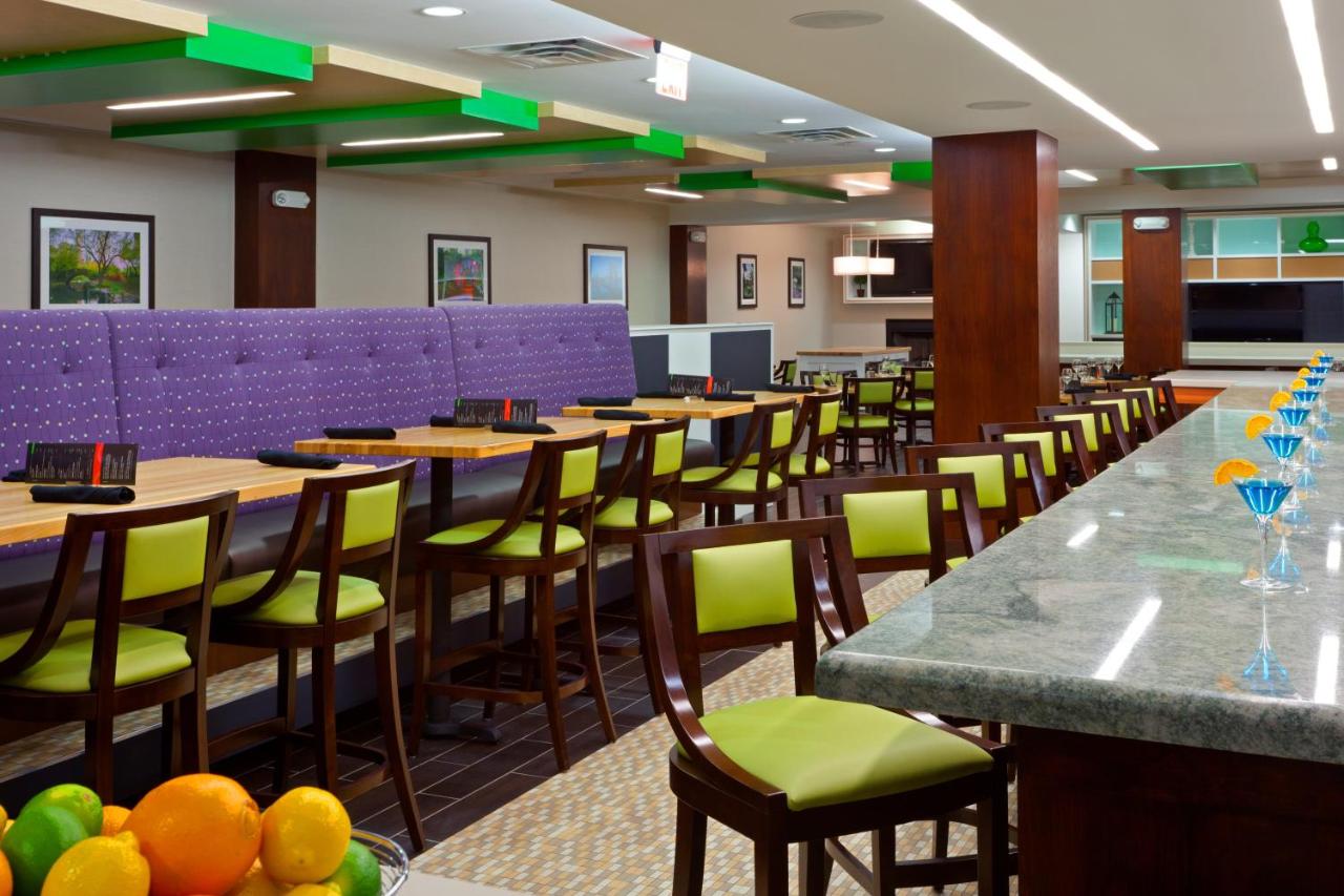  | Holiday Inn Clark - Newark, an IHG Hotel