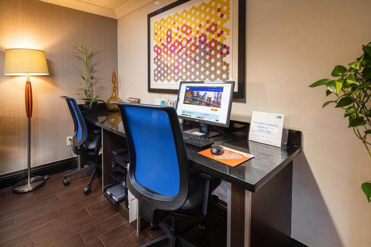 | Holiday Inn Express Castro Valley, an IHG Hotel