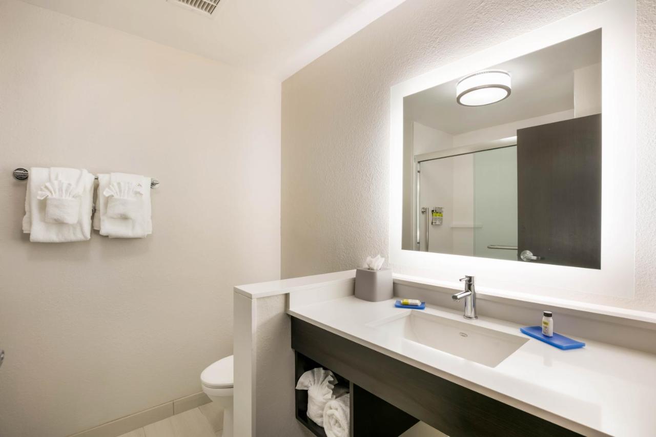 Double Suite - Mobility Access Tub/Non-Smoking at Holiday Inn Express & Suites Jacksonville - Town Center by IHG