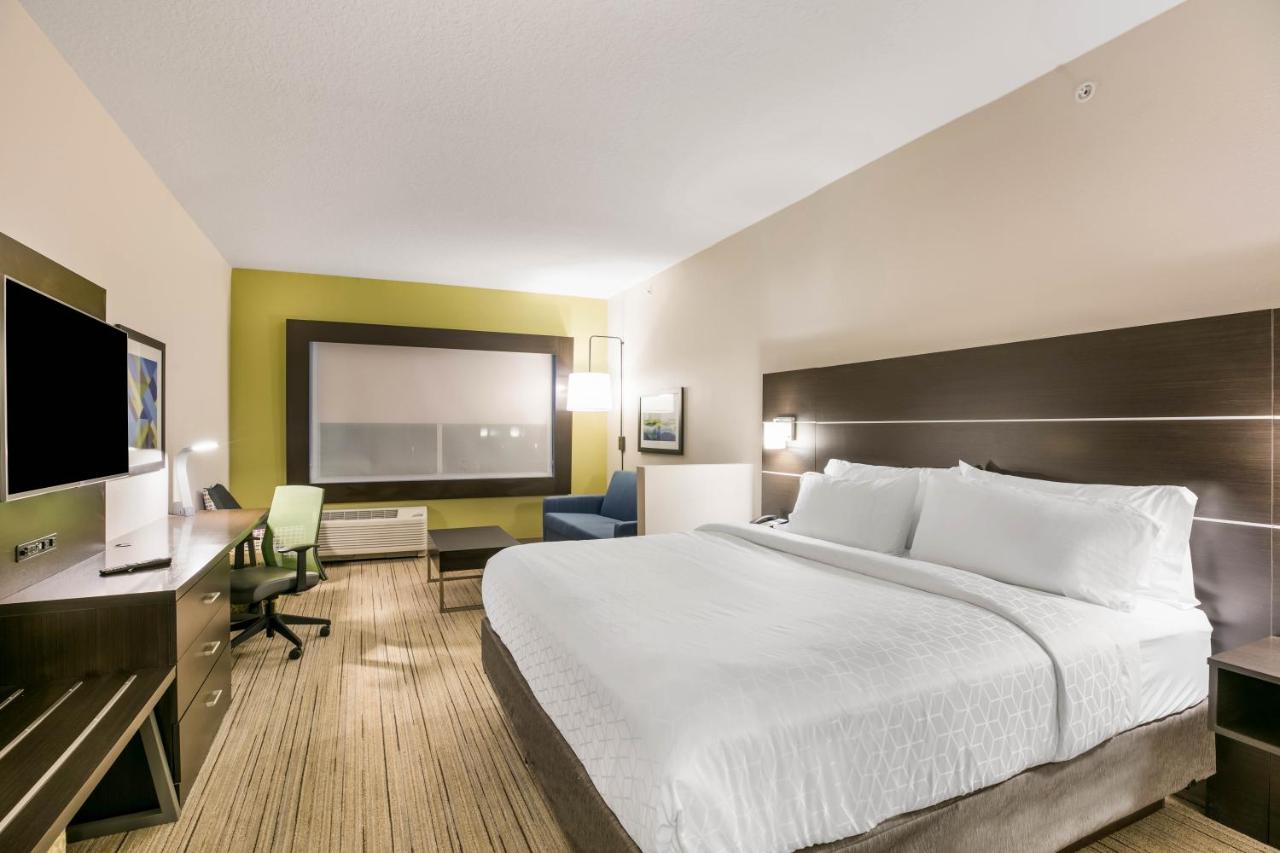 Double Suite - Mobility Access Tub/Non-Smoking at Holiday Inn Express & Suites Jacksonville - Town Center by IHG