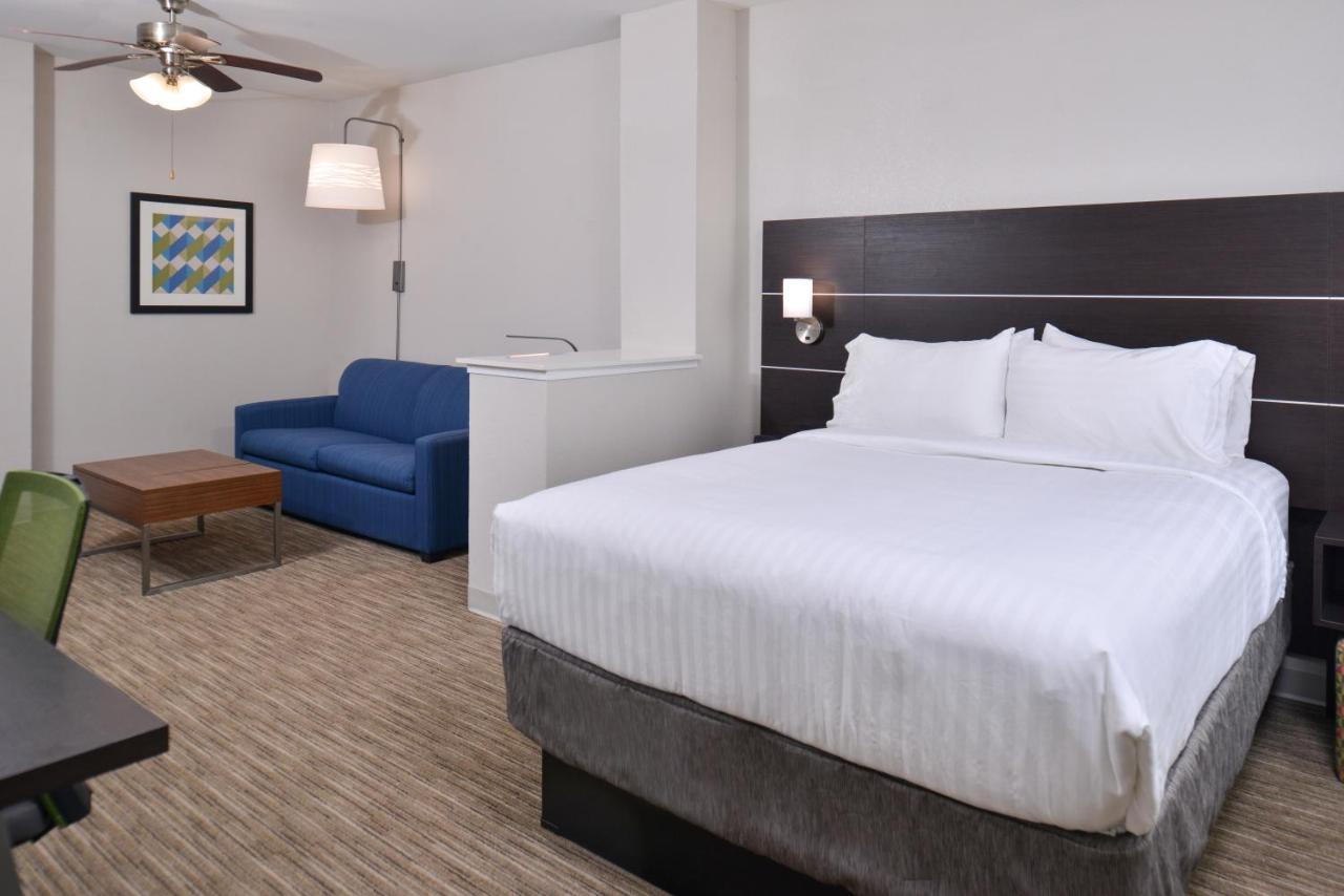 Deluxe Suite at Holiday Inn Express & Suites Corpus Christi - N Padre Island by IHG