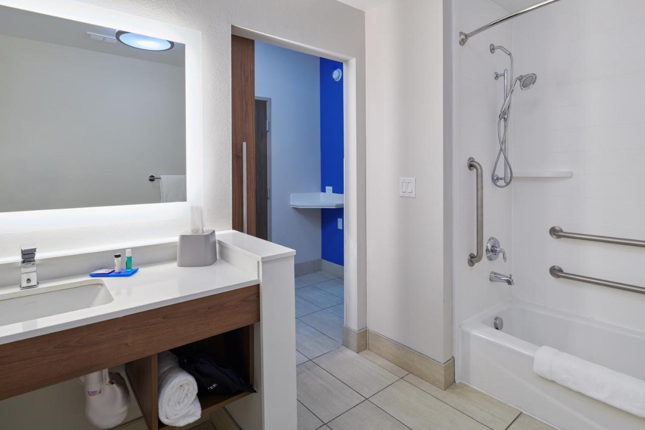 King Room - Mobility Access Tub - Non-Smoking at Holiday Inn Express & Suites El Paso - Sunland Park Area by IHG