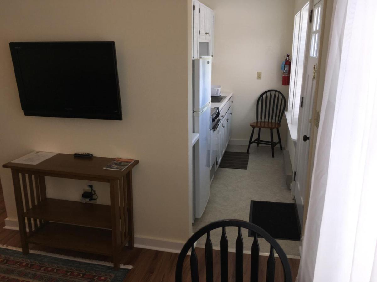 | Tawsty Flower - Haines Suites & Cottages