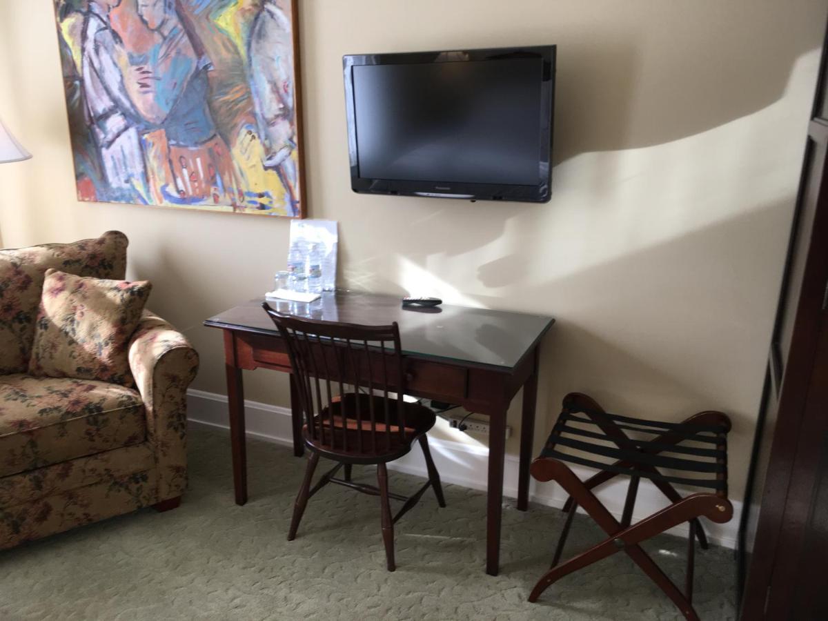 | Tawsty Flower - Haines Suites & Cottages