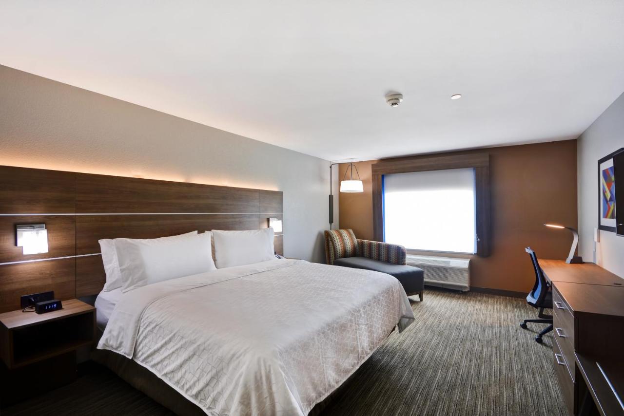 King Room - Mobility Access/Roll in Shower - Non-Smoking at Holiday Inn Express & Suites Houston NASA - Boardwalk Area by IHG