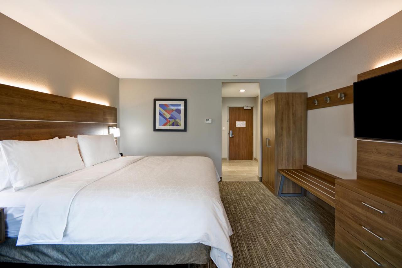 King Room - Mobility Access/Roll in Shower - Non-Smoking at Holiday Inn Express & Suites Houston NASA - Boardwalk Area by IHG