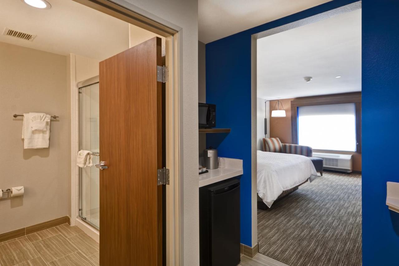 Standard Room at Holiday Inn Express & Suites Houston NASA - Boardwalk Area by IHG
