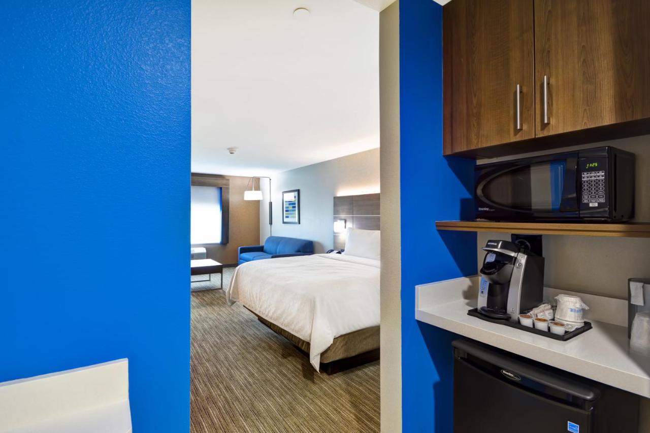 King Suite - Non-Smoking at Holiday Inn Express & Suites Houston NASA - Boardwalk Area by IHG