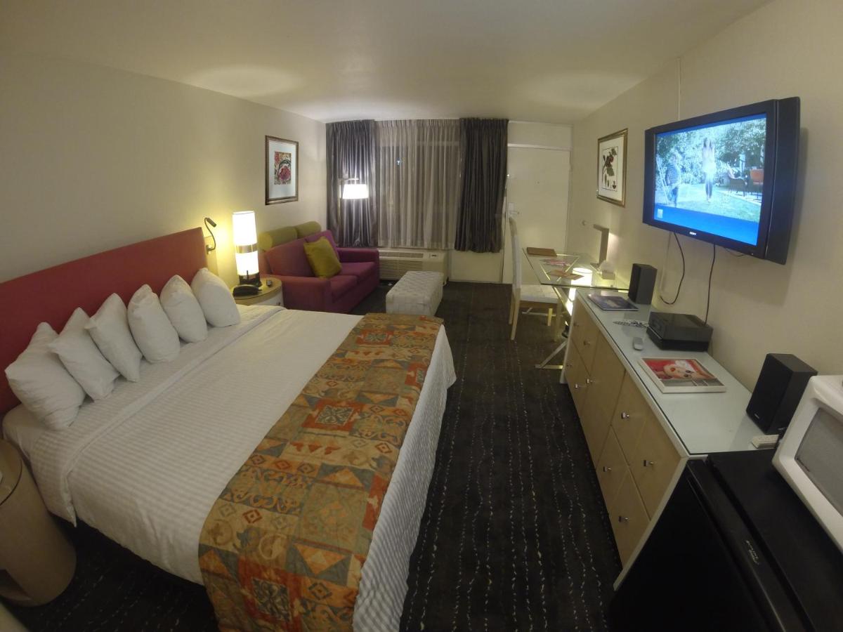 Deluxe King Room with Sofa Bed at Floridian Hotel
