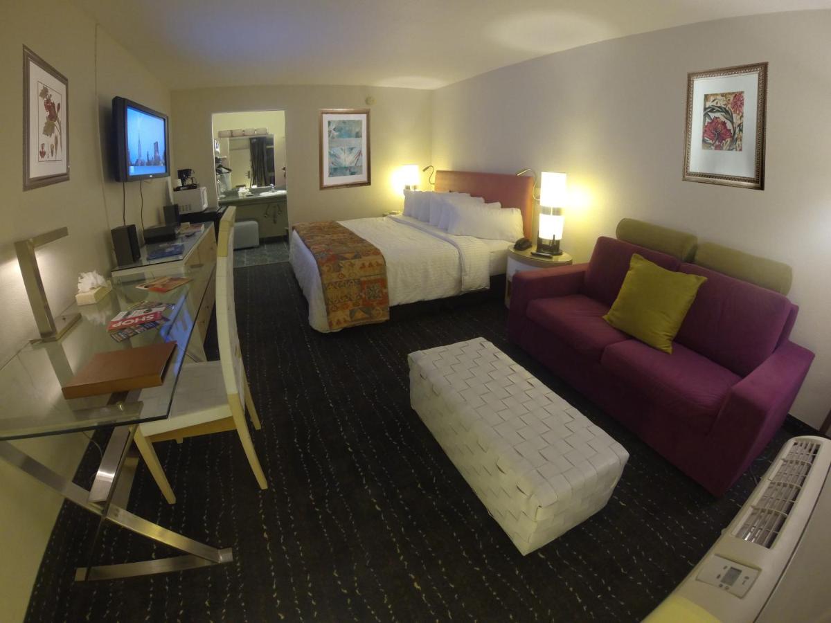 Deluxe King Room with Sofa Bed at Floridian Hotel