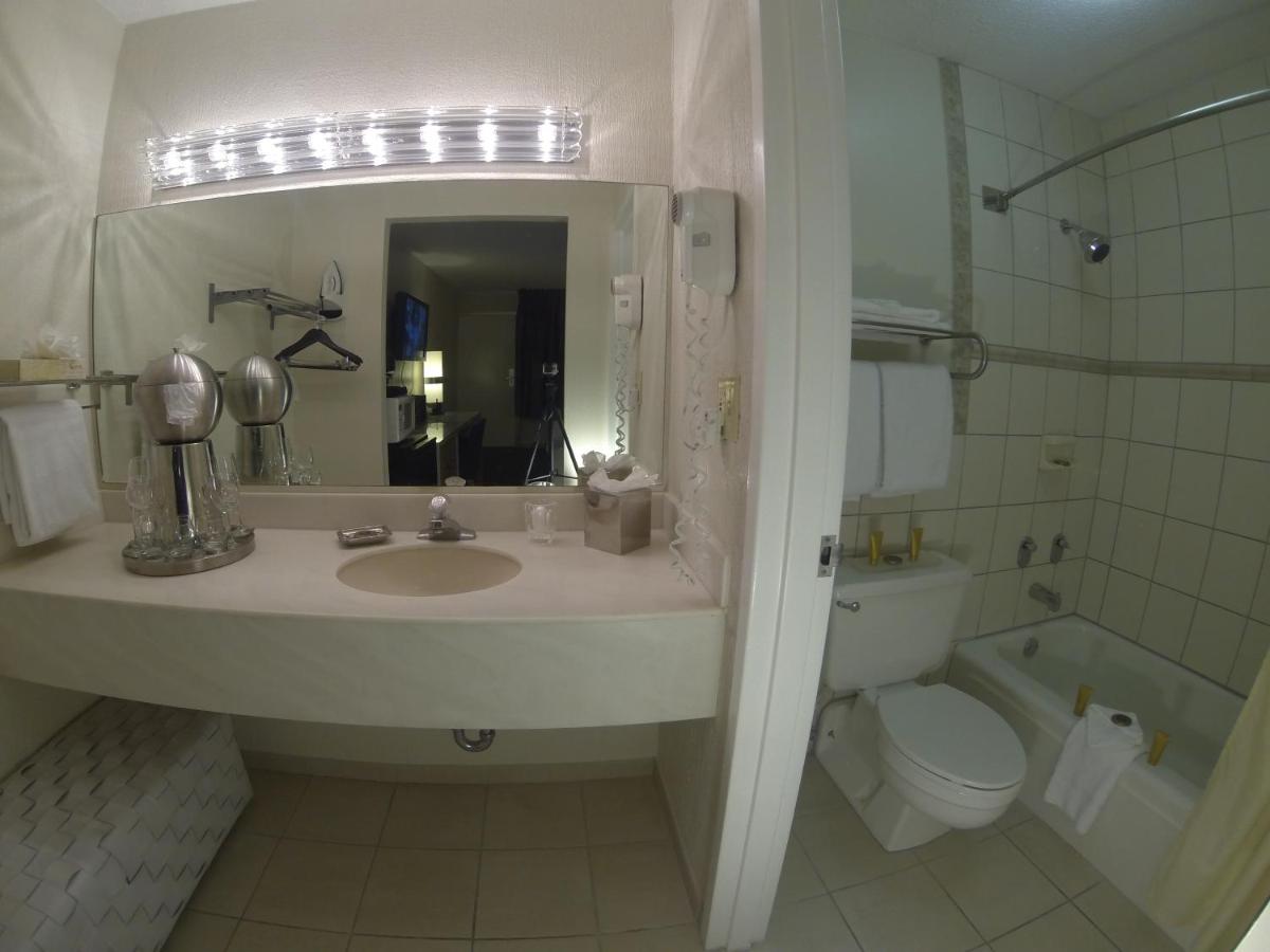 Queen Room at Floridian Hotel