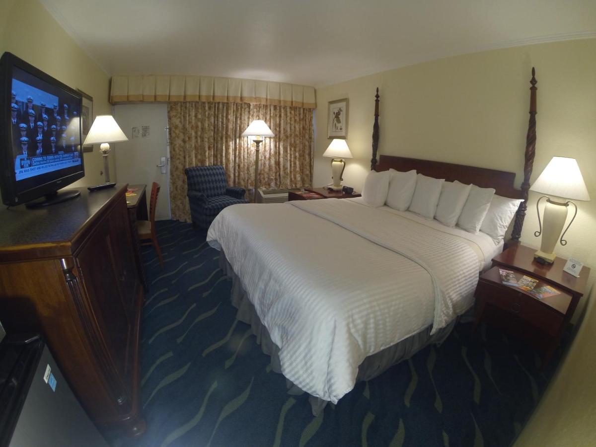 Classic King Room at Floridian Hotel