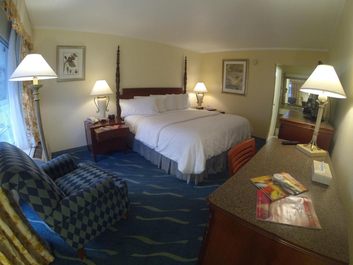 Room #18856427 at Floridian Hotel