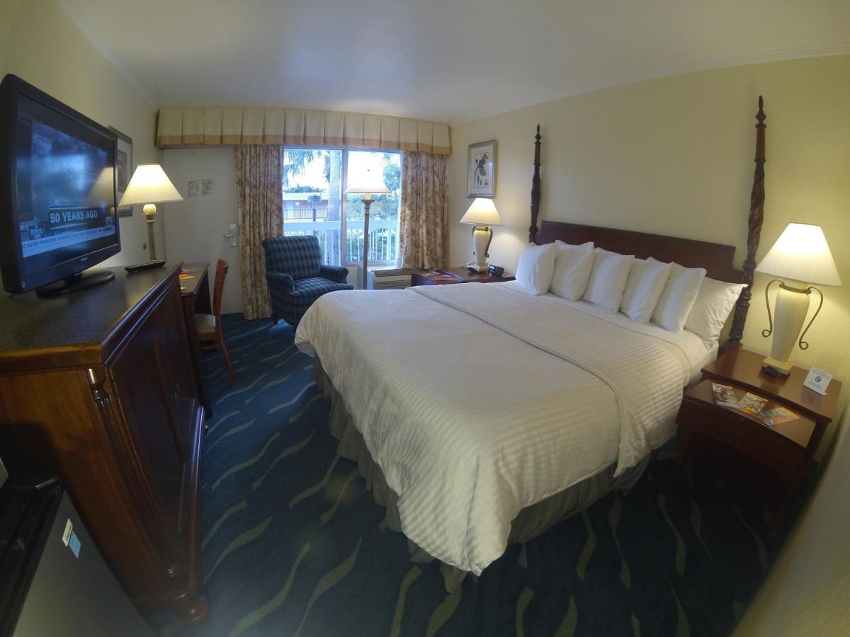Classic King Room at Floridian Hotel