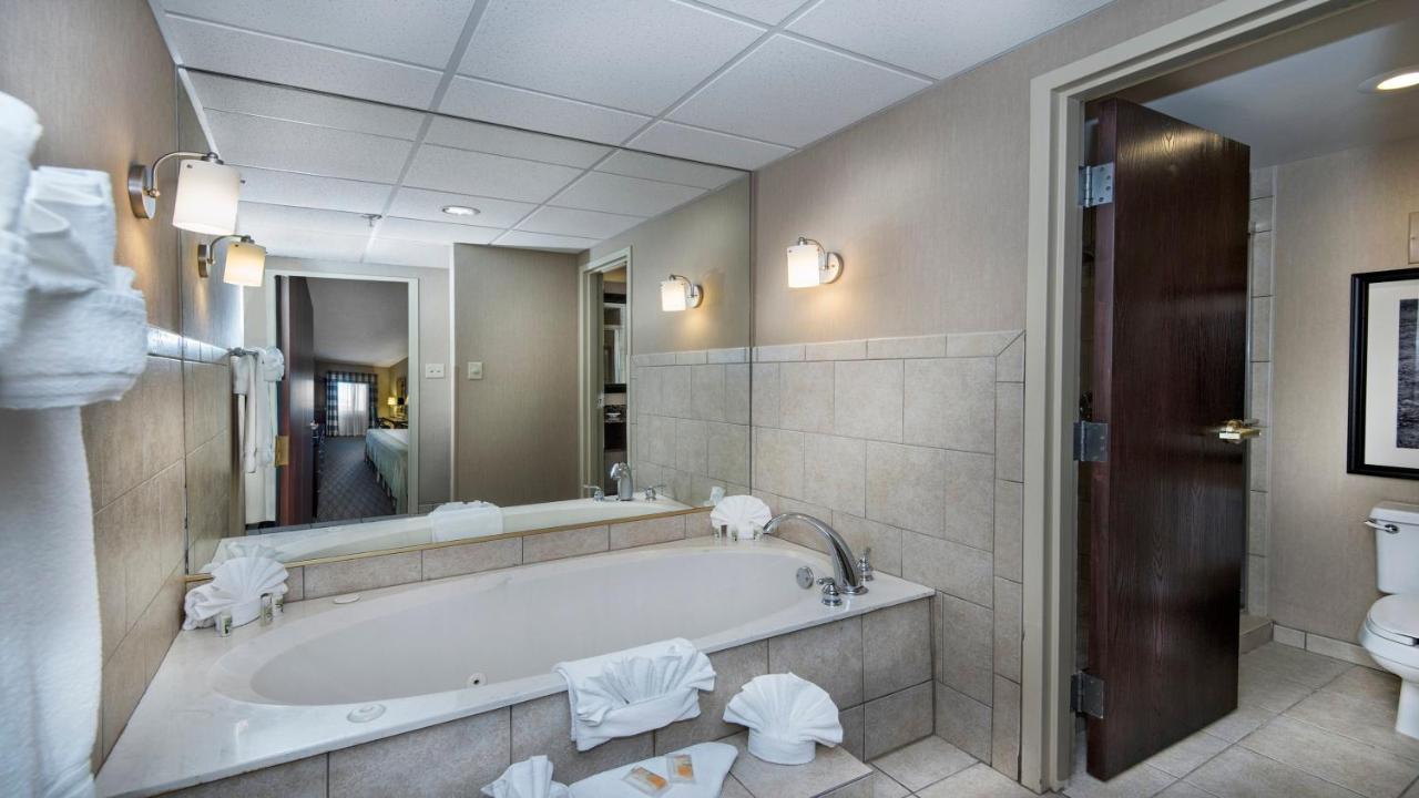 King Suite with Spa Bath at Holiday Inn Springdale/Fayetteville Area, an IHG Hotel