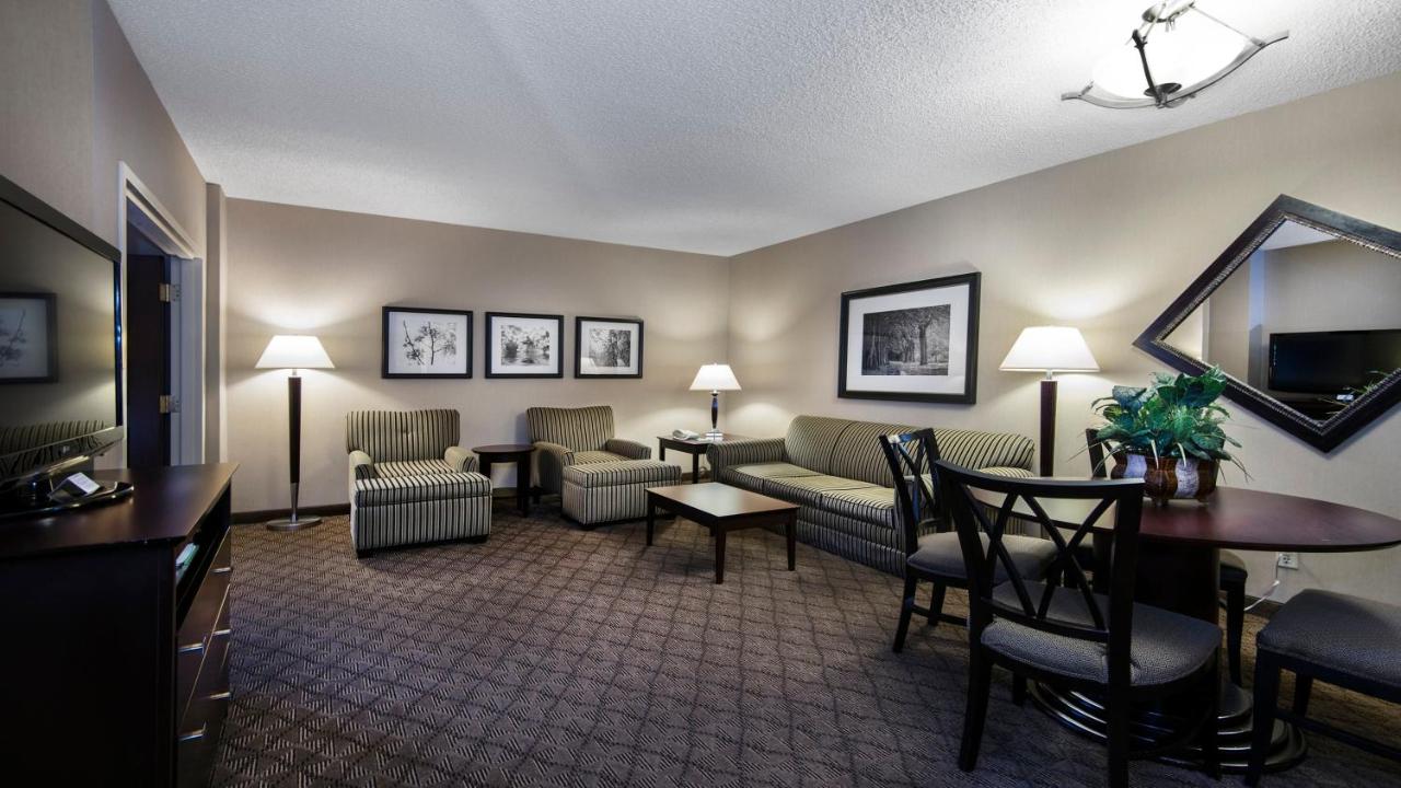 King Suite with Spa Bath at Holiday Inn Springdale/Fayetteville Area, an IHG Hotel