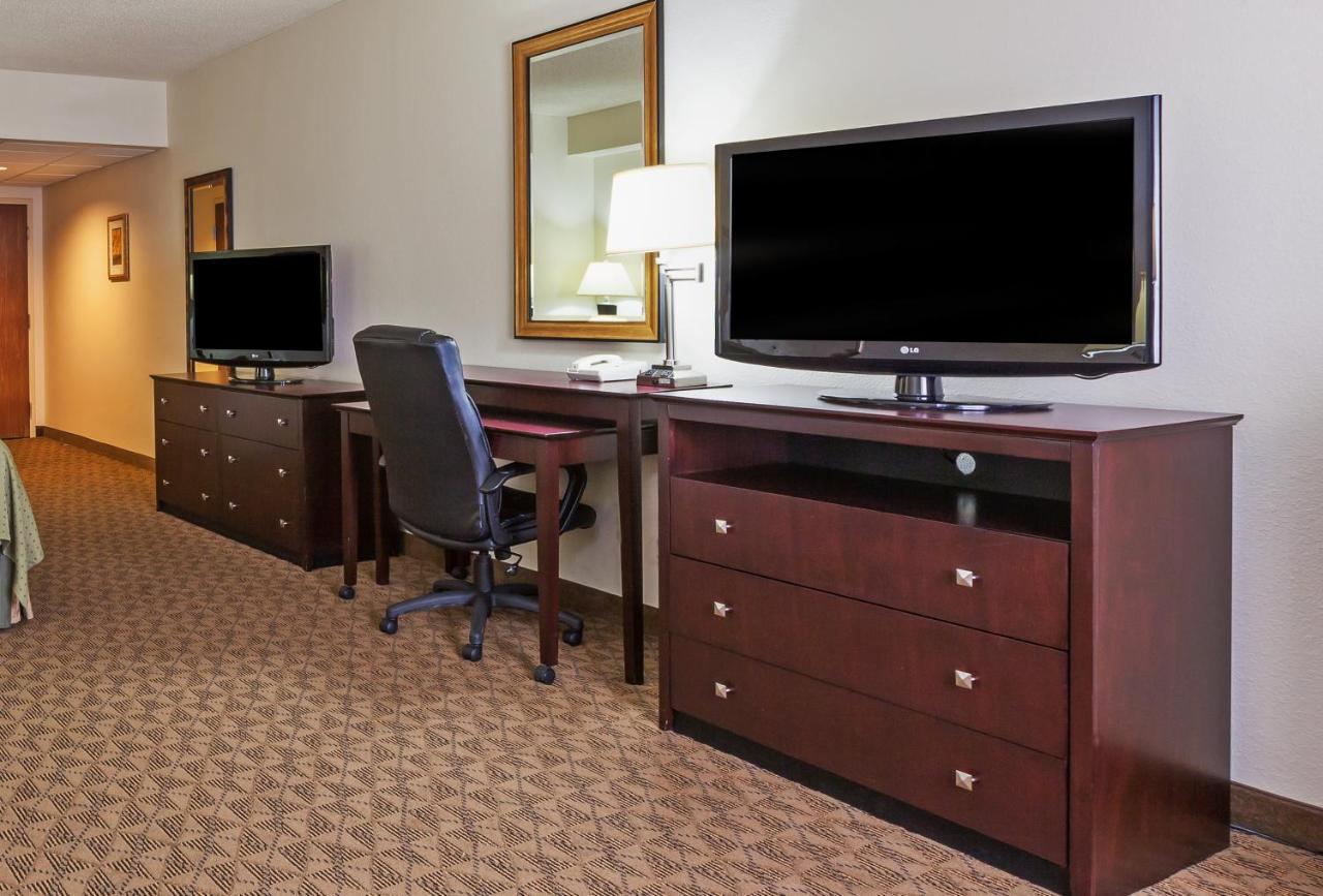 Standard Room at Holiday Inn Springdale/Fayetteville Area, an IHG Hotel