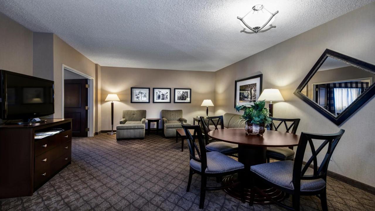 King Suite with Spa Bath at Holiday Inn Springdale/Fayetteville Area, an IHG Hotel