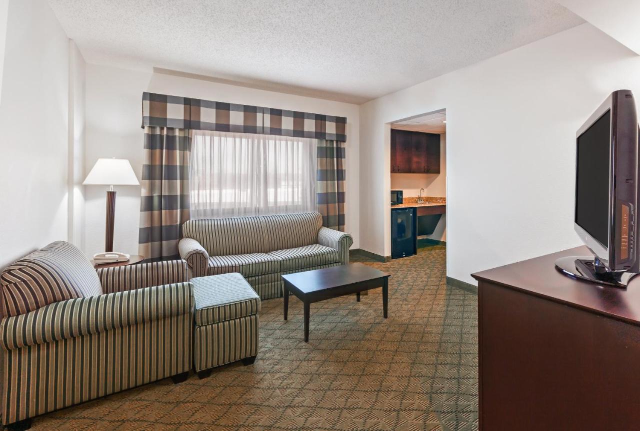 King Suite - Mobility Access/Hearing Accessible at Holiday Inn Springdale/Fayetteville Area, an IHG Hotel