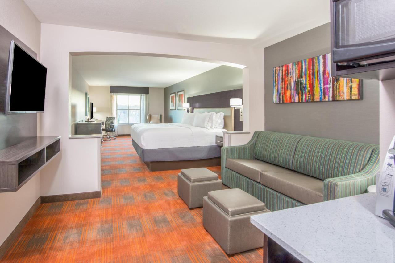 Suite - Mobility Access/Hearing Accessible at Holiday Inn Express & Suites Shawnee-Kansas City West by IHG
