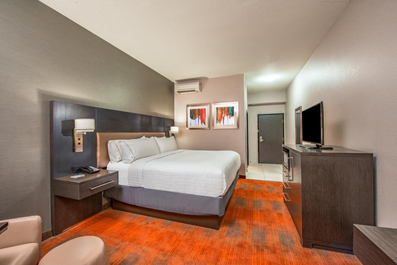 King Room - Mobility Access/Hearing Accessible at Holiday Inn Express & Suites Shawnee-Kansas City West by IHG
