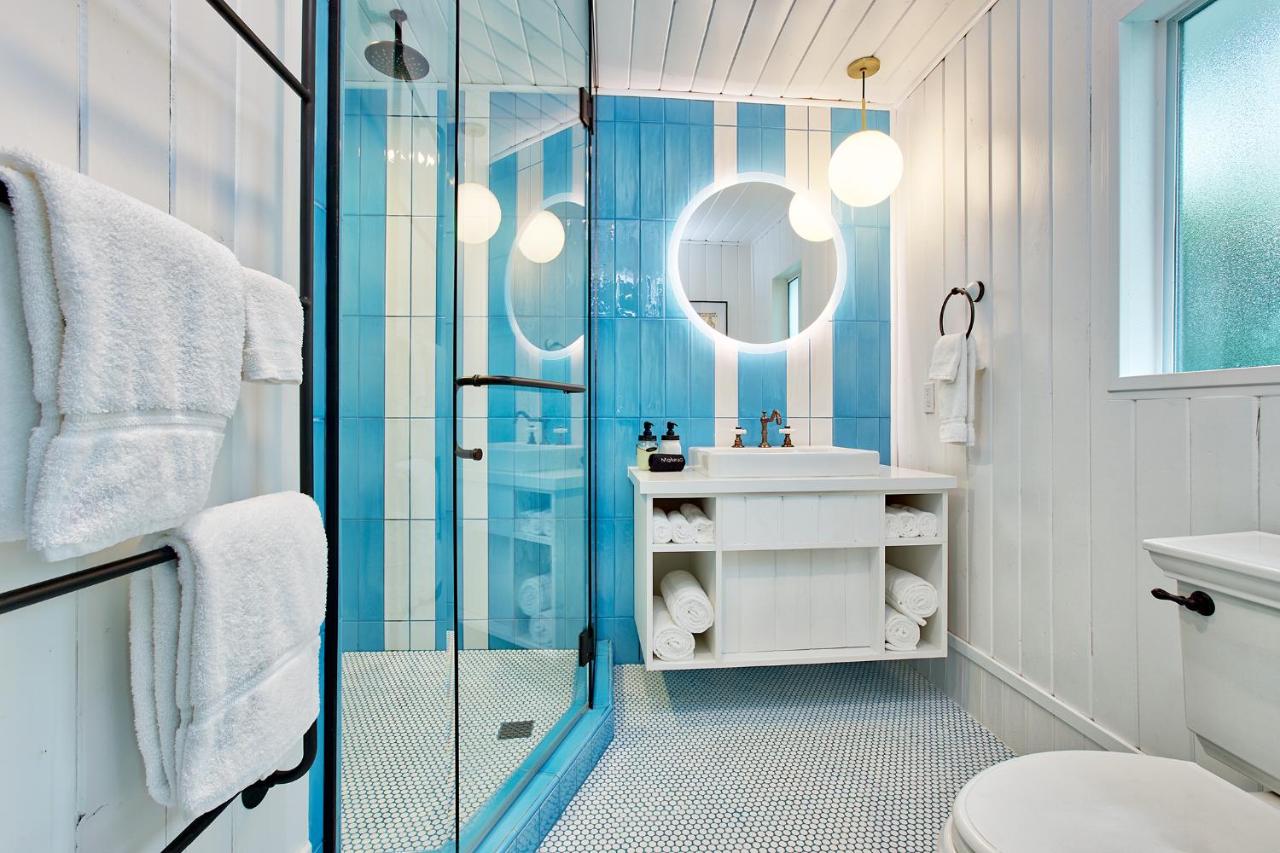 King Suite at Dive Palm Springs Hotel - 21 & Over