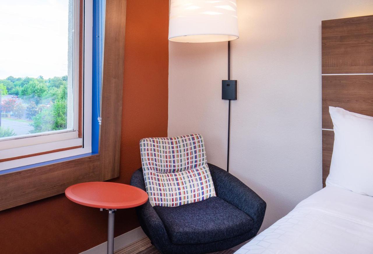 King Suite - Hearing Accessible, Sofa Bed, Mini Fridge, Microwave at Holiday Inn Express Chesapeake - Norfolk by IHG