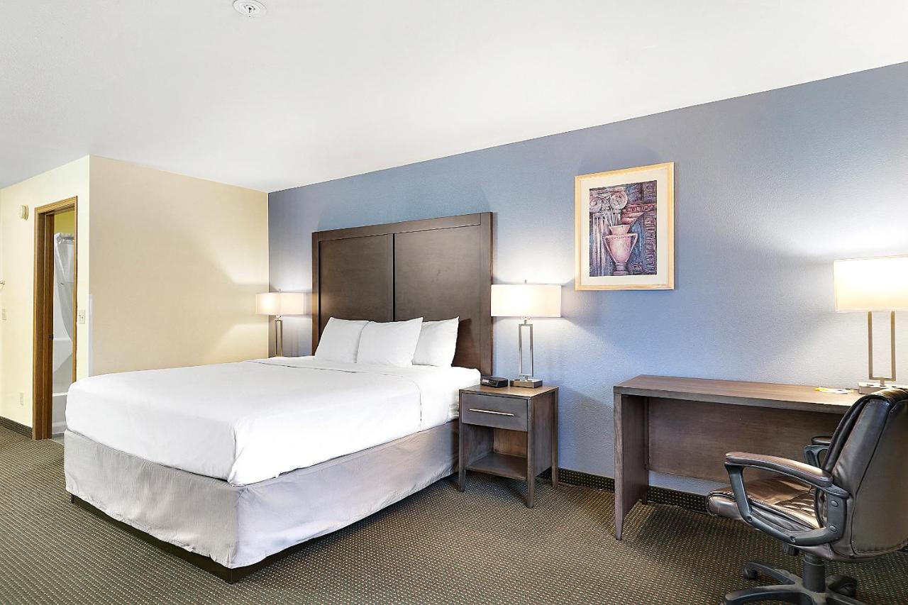 King Studio - Non-Smoking at Days Inn by Wyndham Ellensburg