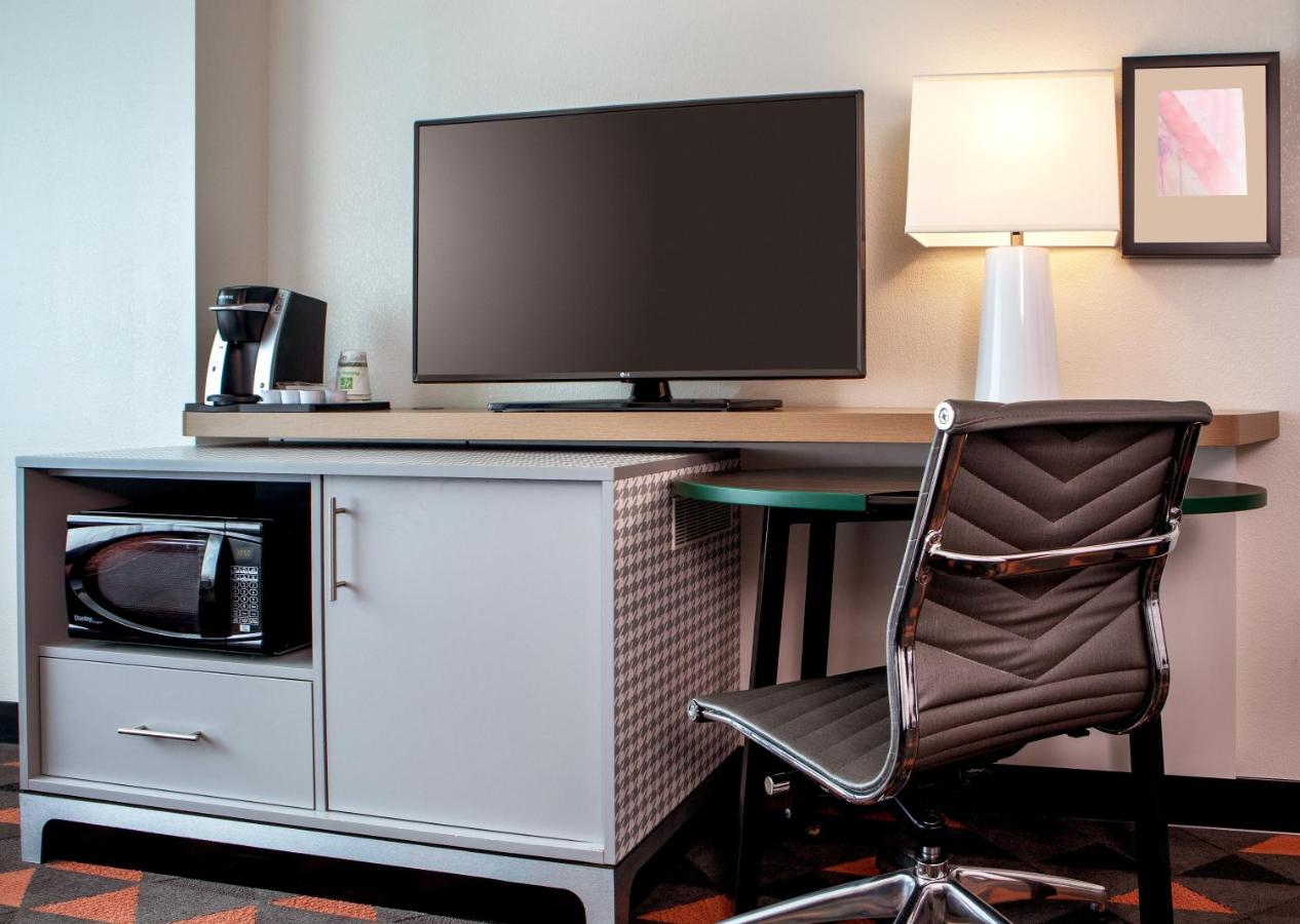 Queen Room with Two Queen Beds - Disability Access, Microwave/Mini Fridge at Holiday Inn Newport News - Hampton by IHG