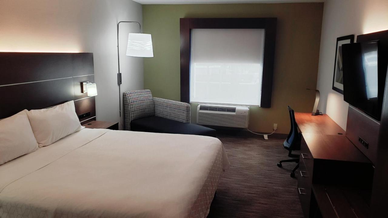 King Room - Non-Smoking at Holiday Inn Express Hotel & Suites Weslaco by IHG