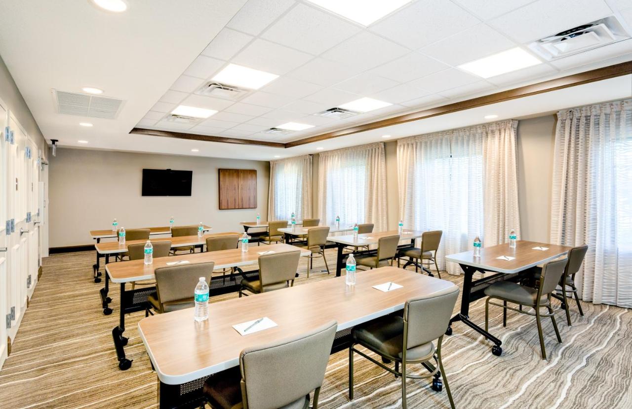| Staybridge Suites - Fort Lauderdale Airport - West, an IHG Hotel