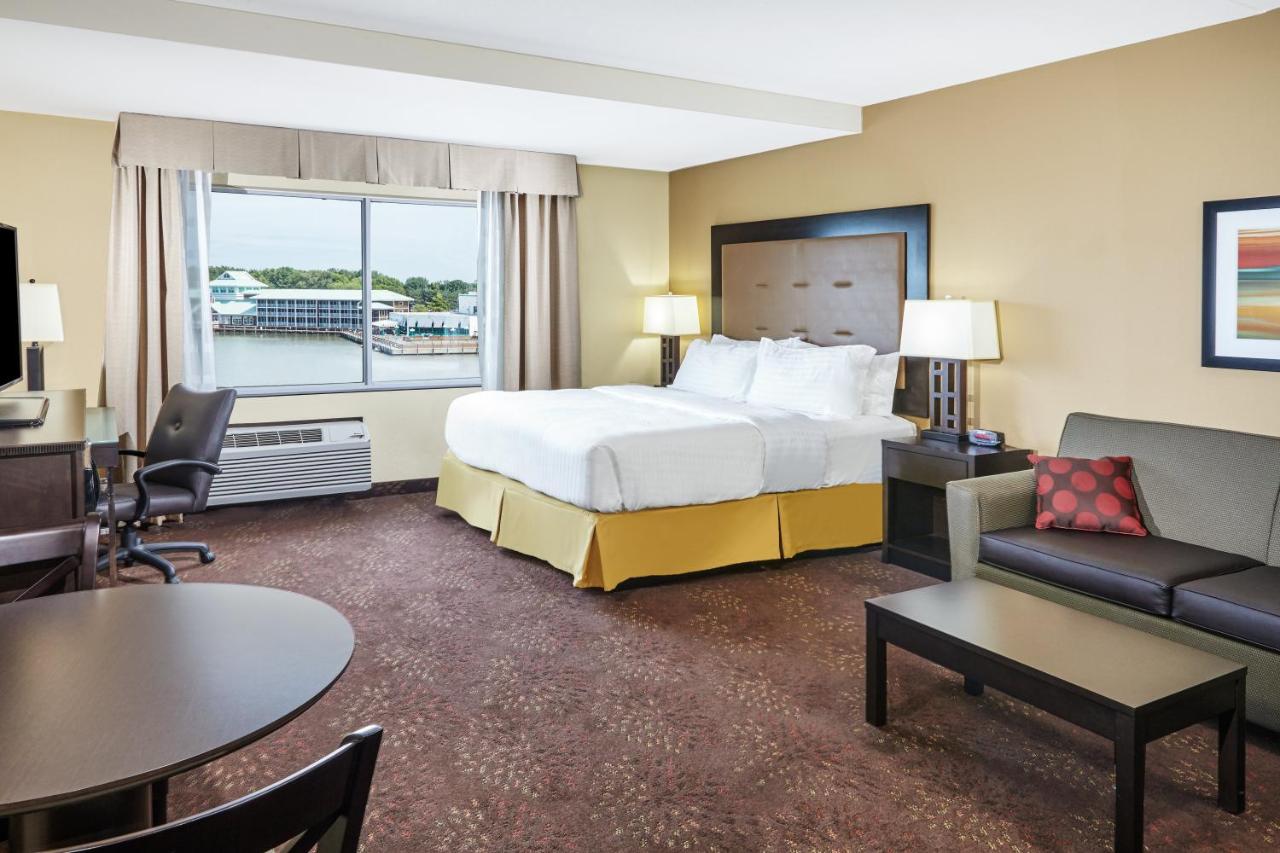 King Room - Non-Smoking at Holiday Inn Express & Suites Sandusky by IHG