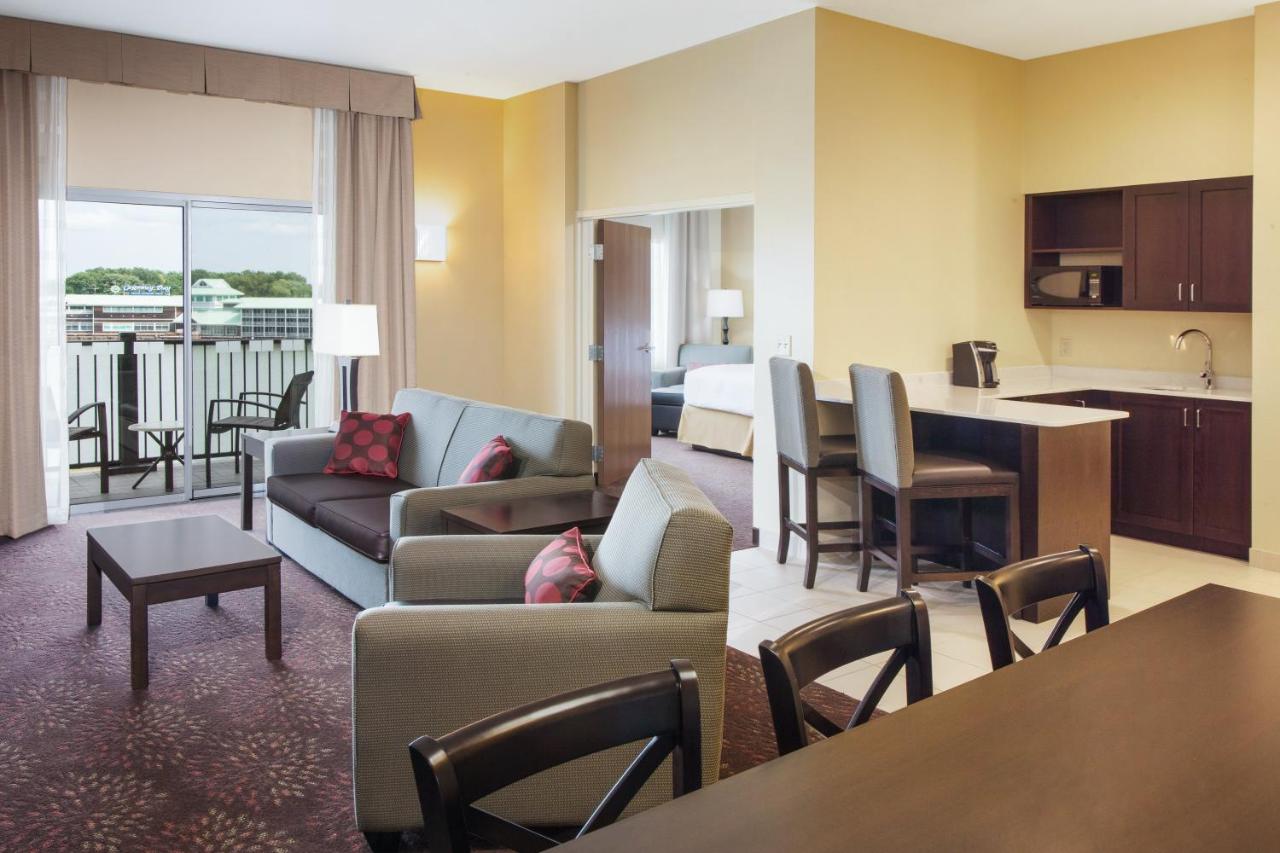 Executive Suite at Holiday Inn Express & Suites Sandusky by IHG