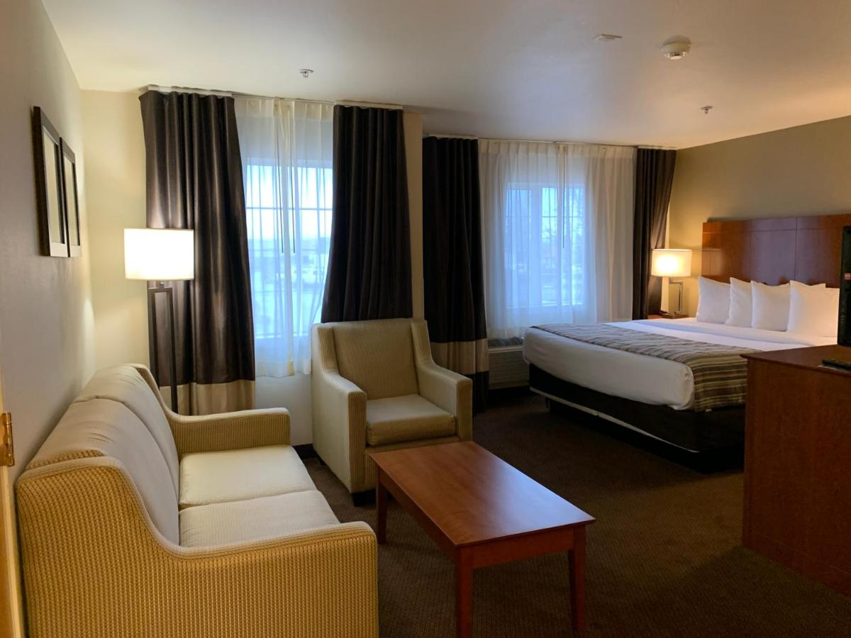 One-Bedroom King Suite with Sofa Bed - Non-Smoking at Country Inn & Suites by Radisson, Bend, OR