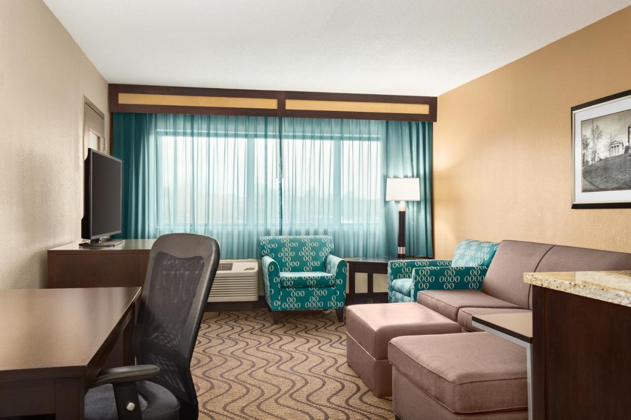 One-Bedroom Suite with Two Queen Beds - Non-Smoking at La Quinta Inn & Suites by Wyndham Richmond-Midlothian