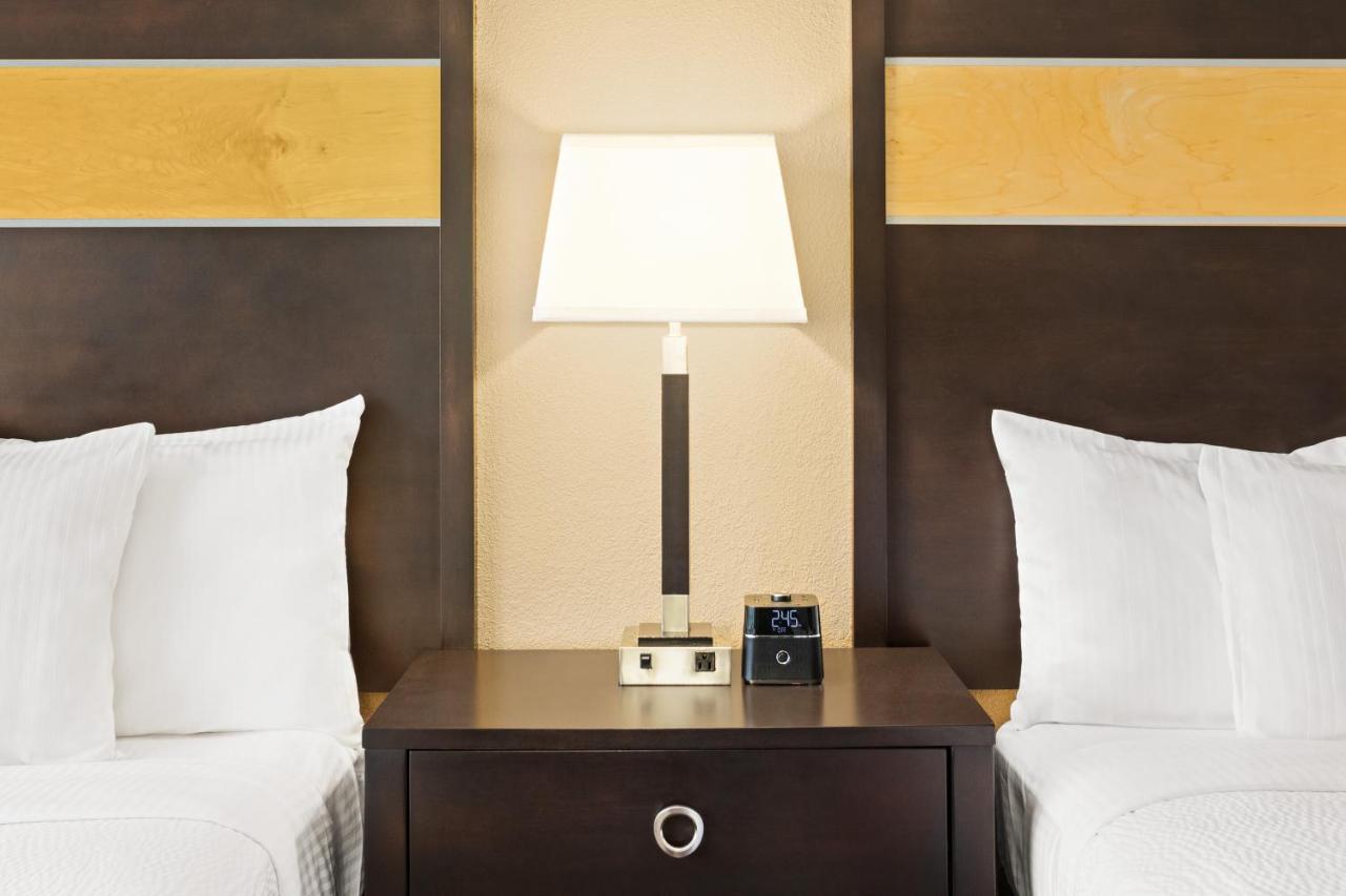 King Room - Mobility Access/Non-Smoking at La Quinta Inn & Suites by Wyndham Richmond-Midlothian