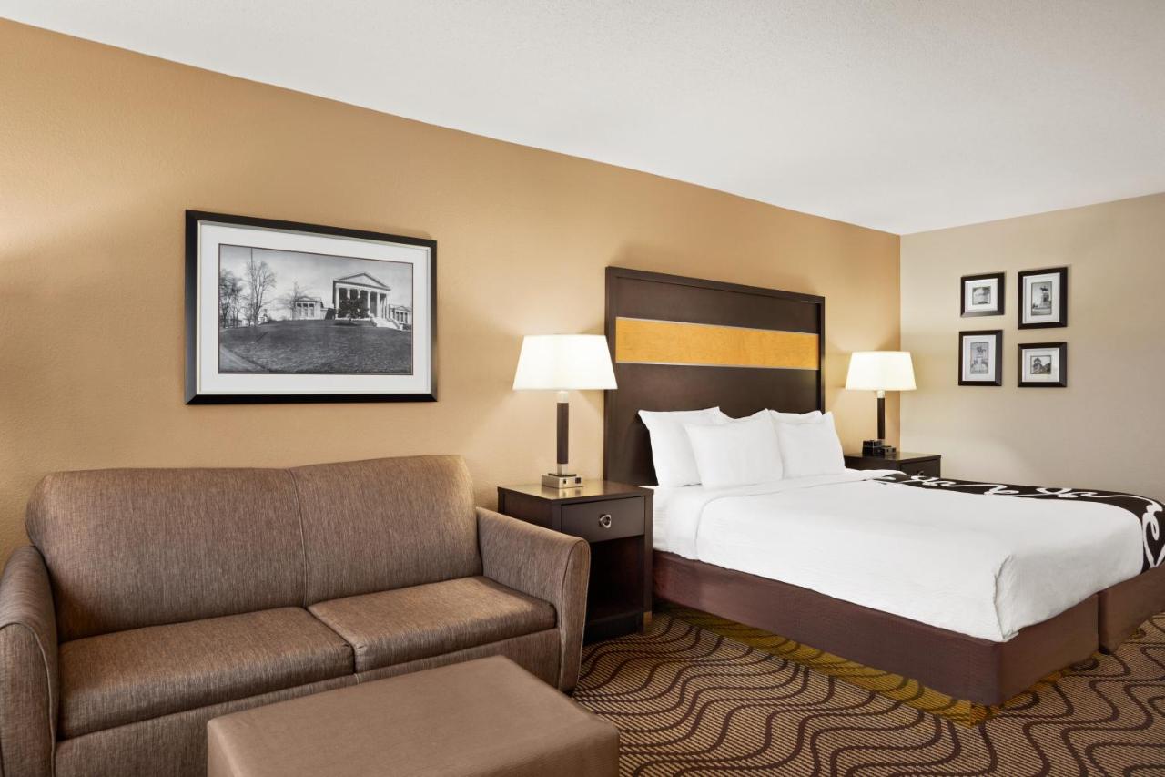 King Room with Sofa Bed at La Quinta Inn & Suites by Wyndham Richmond-Midlothian