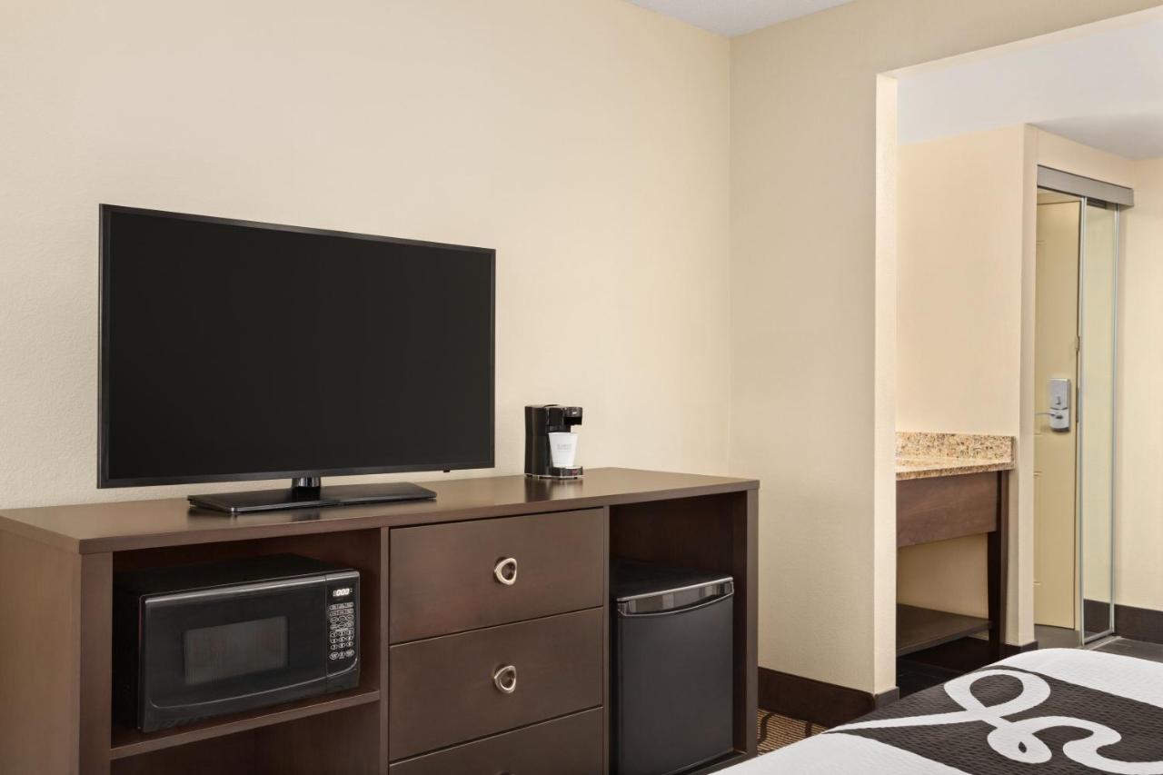 King Room - Mobility Access/Non-Smoking at La Quinta Inn & Suites by Wyndham Richmond-Midlothian