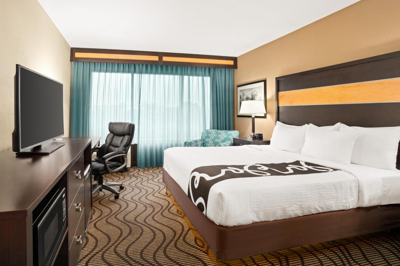 Deluxe King Room at La Quinta Inn & Suites by Wyndham Richmond-Midlothian