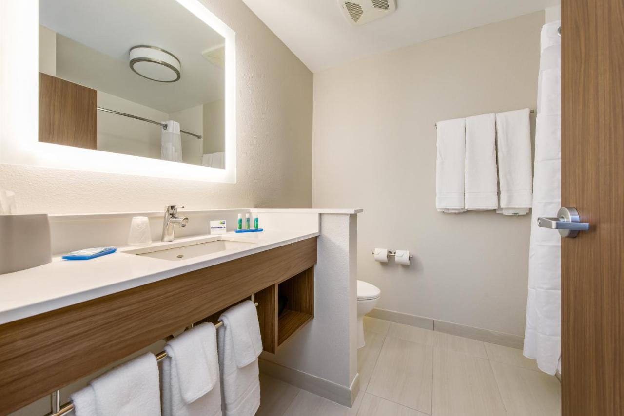  | Holiday Inn Express & Suites Carrollton West, an IHG Hotel