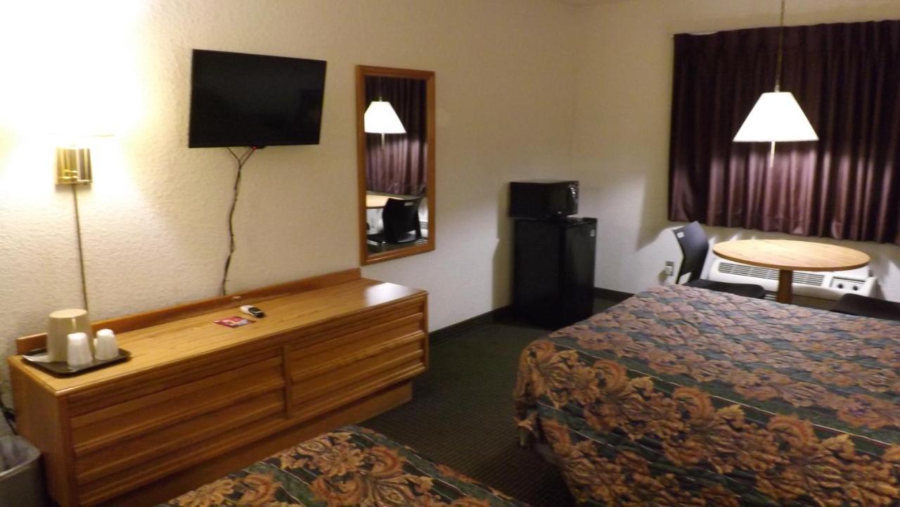 Double Room - Non-Smoking at KCI Lodge