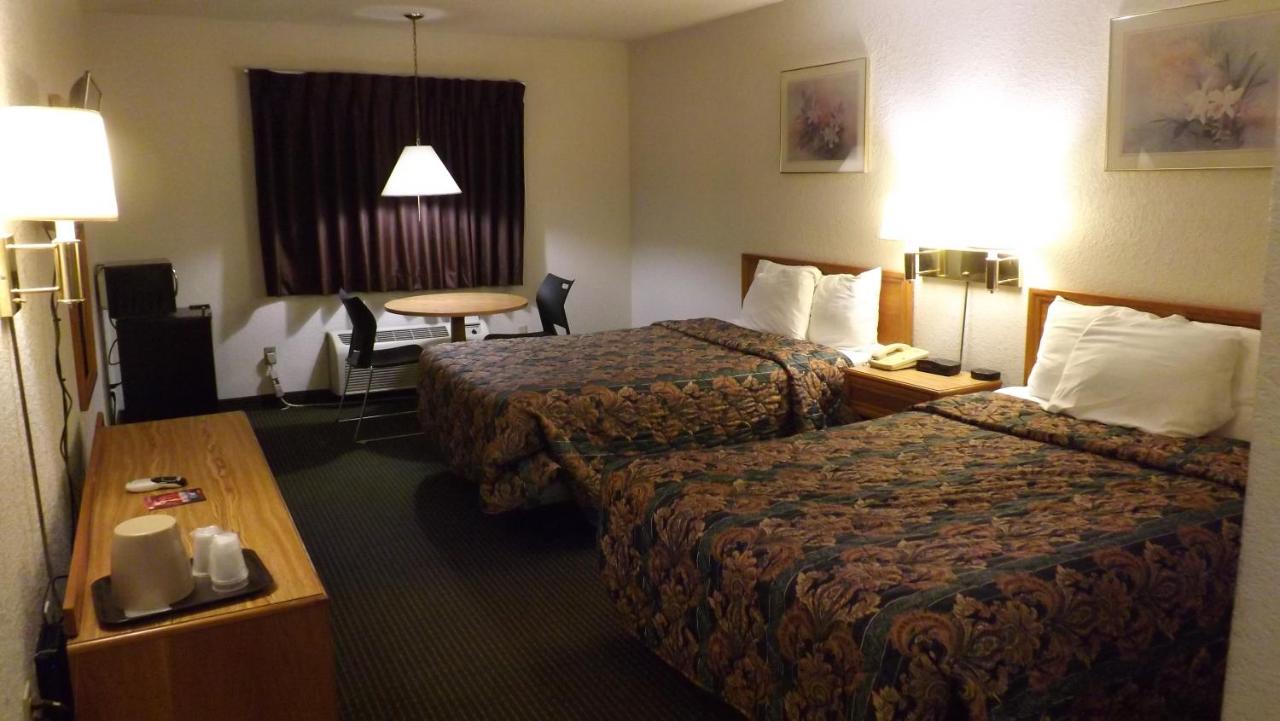 Double Room - Non-Smoking at KCI Lodge