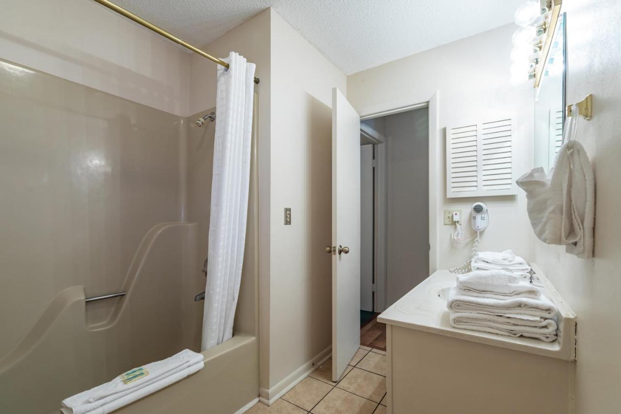 | Crown Resorts at The Poconos