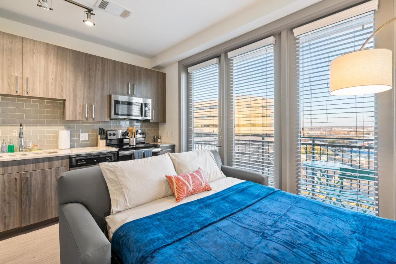 Studio with Balcony (Self Check-in with Virtual Front Desk) at Kasa Arlington Dallas