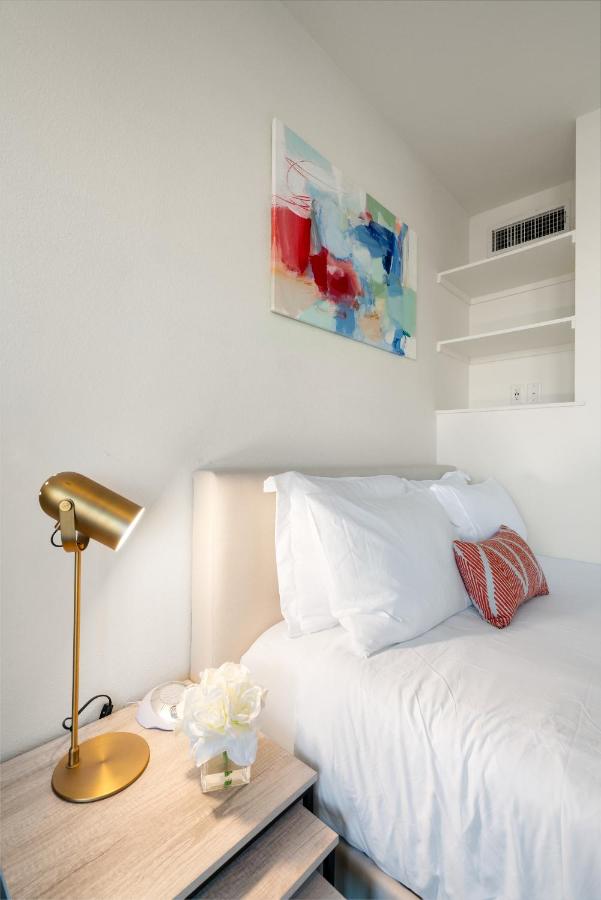 Studio Apartment (Self Check-in with Virtual Front Desk) at Kasa Arlington Dallas
