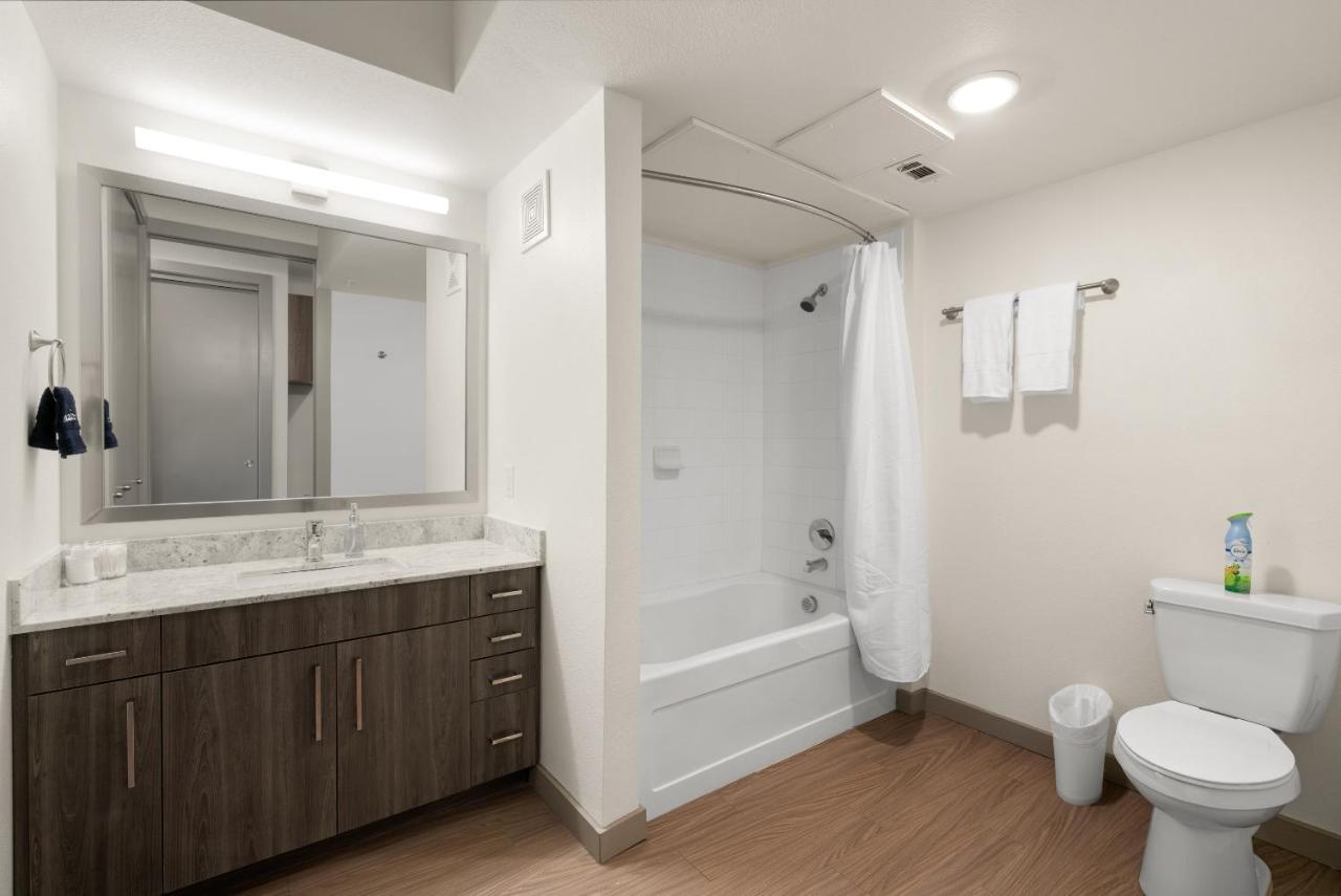 Studio Apartment (Self Check-in with Virtual Front Desk) at Kasa Arlington Dallas