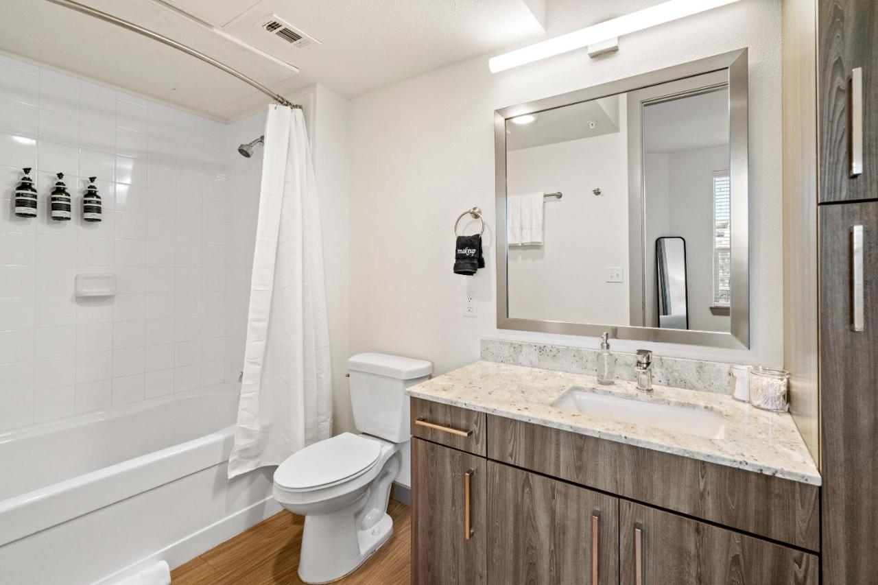 Two-Bedroom Apartment (Self Check-in with Virtual Front Desk) at Kasa Arlington Dallas