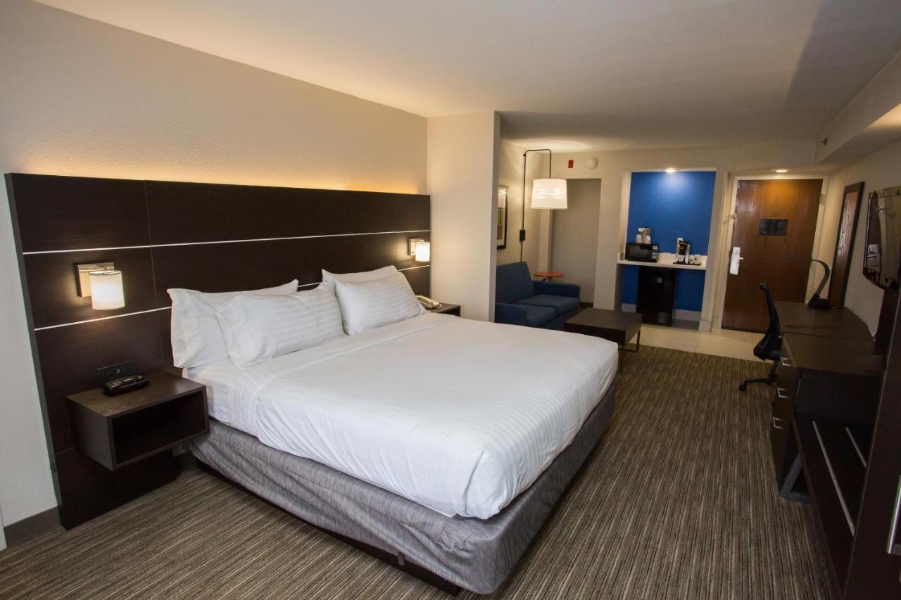 | Holiday Inn Express Wilmington, an IHG Hotel
