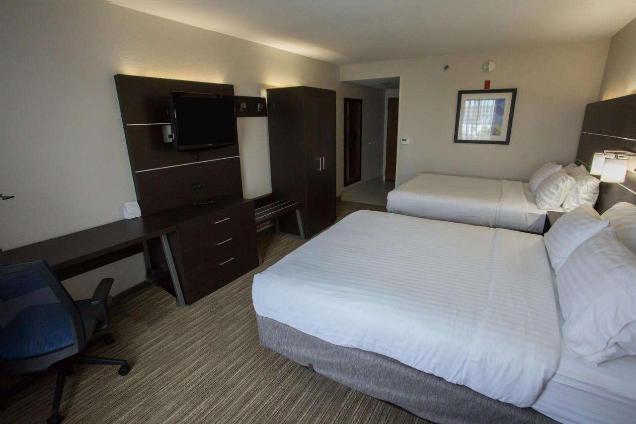 Queen Room with Two Queen Beds - Non-Smoking at Holiday Inn Express Wilmington by IHG